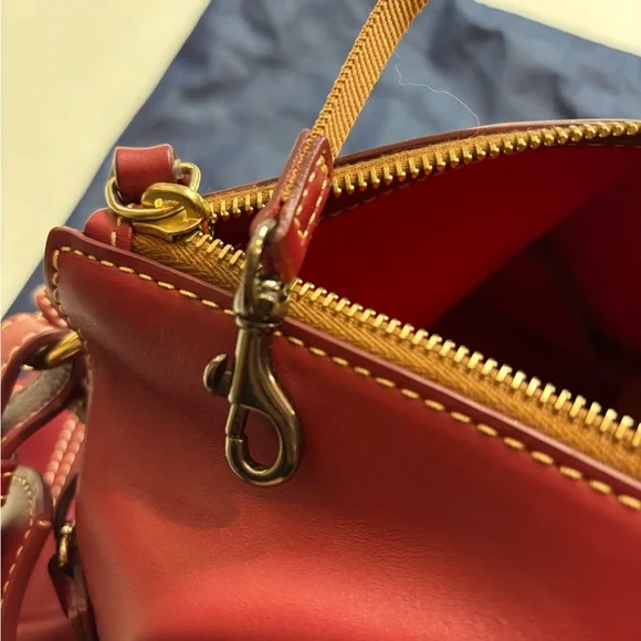 Dooney & Bourke's Teagan Mulberry Purse. - Picture 13 of 16